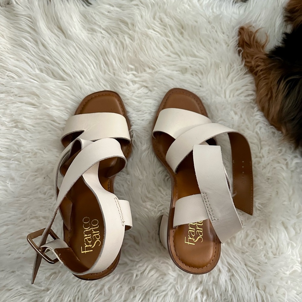 💗Women’s size 10, leather heeled sandals! Only tried on & never worn. 💗